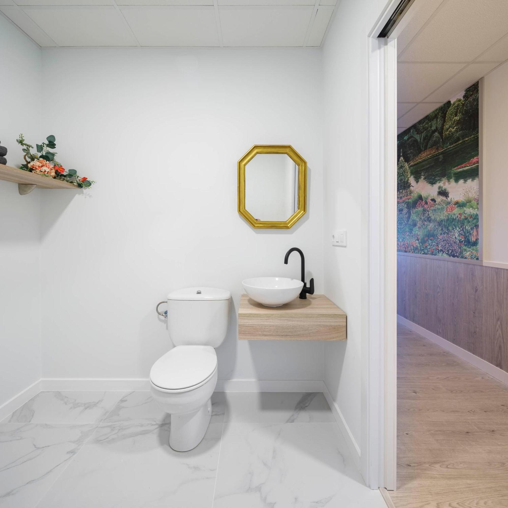 Luxury Singular Orange Apartment
